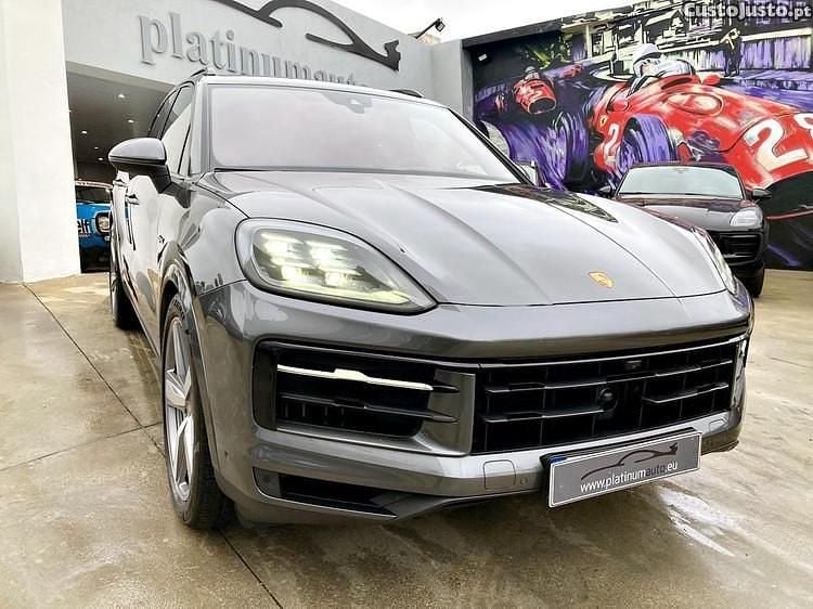 Cinza Usado 2023 Porsche Cayenne SUV | € 109.950 (Preço elevado) - Imagem 1/1