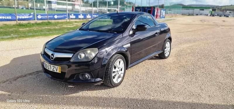 Usado Opel Tigra 69 HP (50 kW) 2005 Preto Cabrios