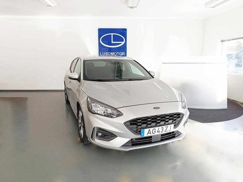Usado Ford Focus 125 HP (91 kW) 2021 Cinzento Citadino