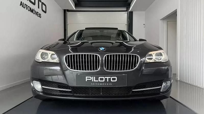 Usado BMW 520 Luxury Line 184 HP (135 kW) 2013 Cinza Carrinha