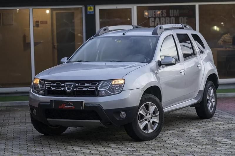 Usado Dacia Duster Comfort 85 HP (62 kW) 2015 Cinza prata SUV