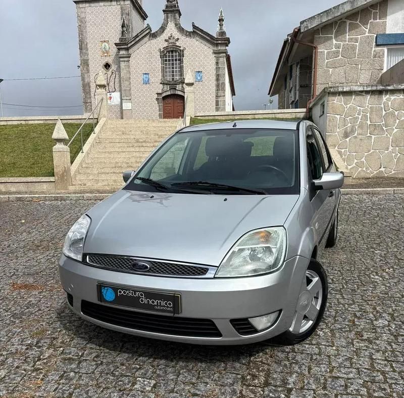 Cinza prata Usado 2005 Ford Fiesta | € 4.990 (Caro) - Imagem 1/4