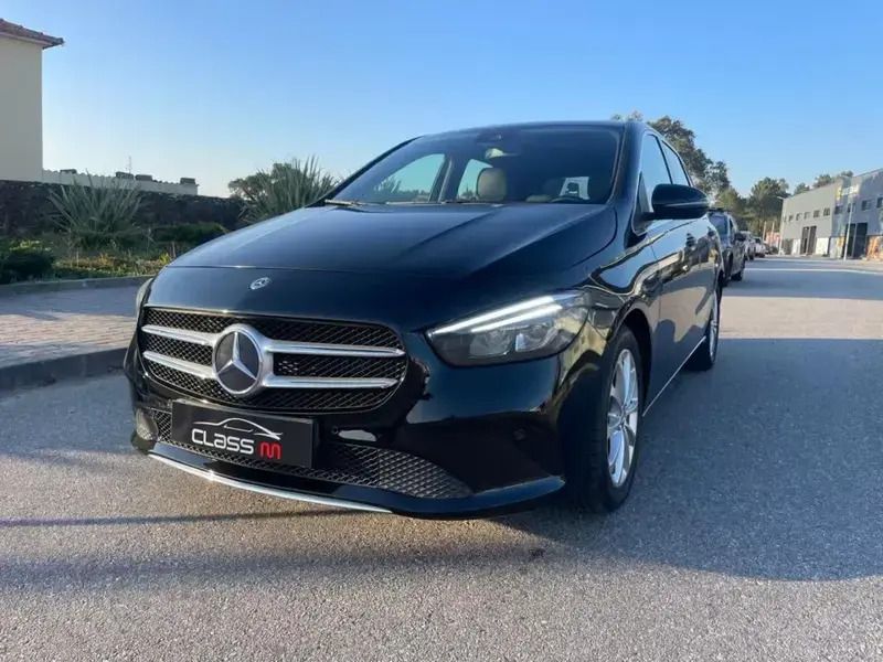 Preto Usado 2019 Mercedes B180 Urban Monovolume | € 23.500 (Caro) - Imagem 1/4