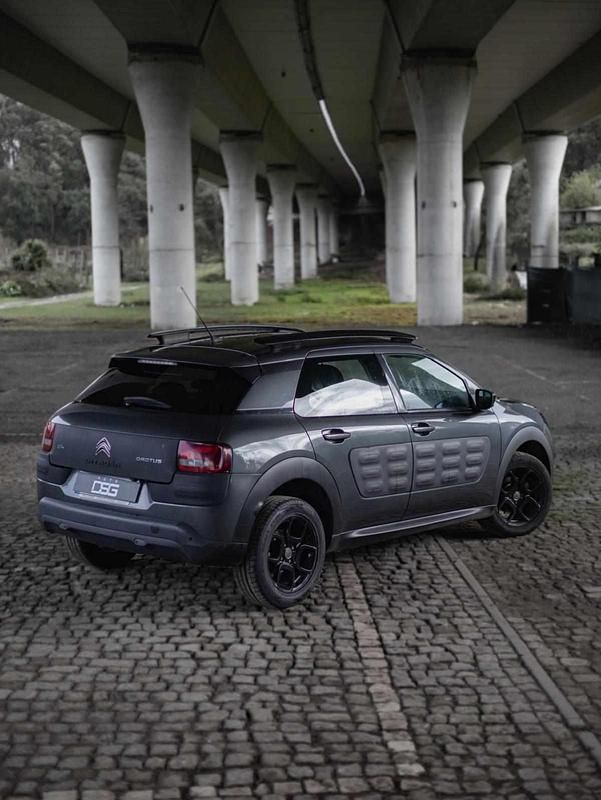 Usado Citroën C4 Cactus 114 HP (83 kW) 2014 Cinzento Citadino