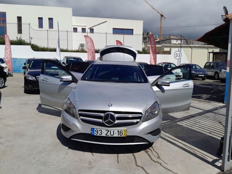 Cinza Usado 2015 Mercedes CLA180 Sedan | € 21.950 (Caro) - Imagem 1/4