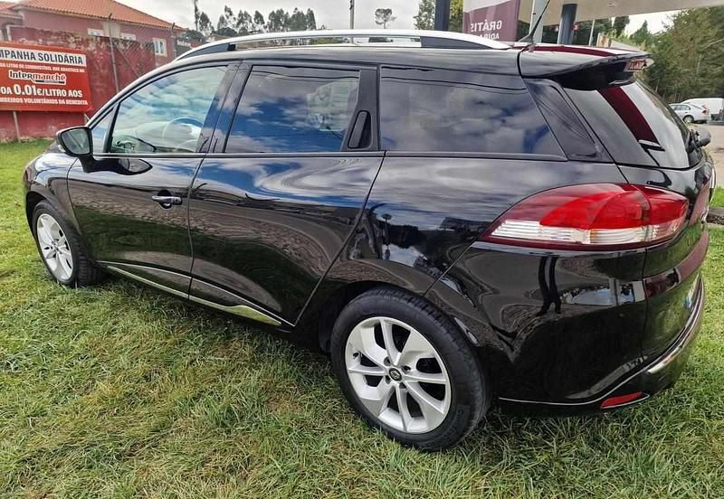 Usado Renault Clio IV 90 HP (66 kW) 2017 Preto Carrinha