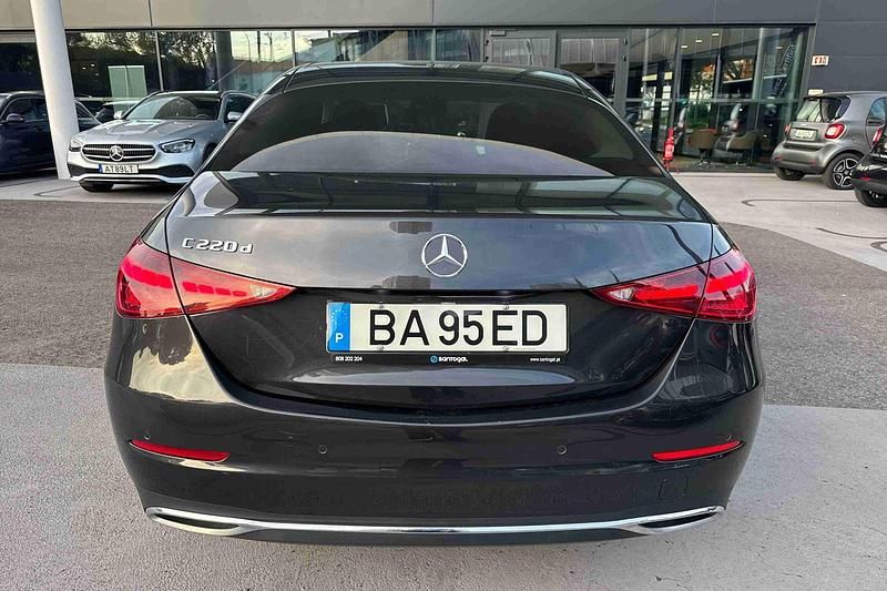 Usado Mercedes C220 Avantgarde 200 HP (147 kW) 2023 Cinzento Sedan
