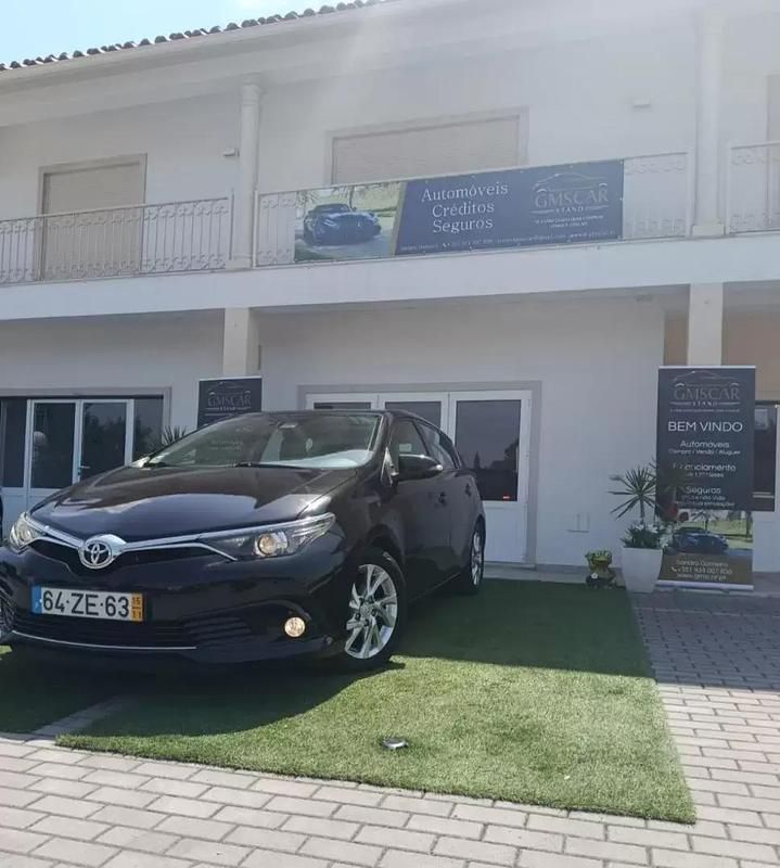 Preto Usado 2015 Toyota Auris Comfort Sedan | € 14.999 - Imagem 1/4