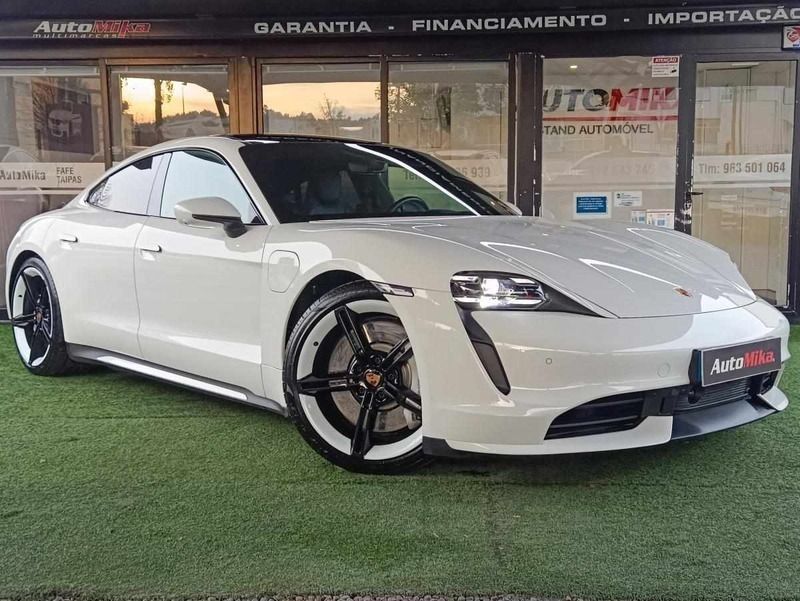 Branco Usado 2021 Porsche Taycan Turbo Sedan | € 92.500 - Imagem 1/4