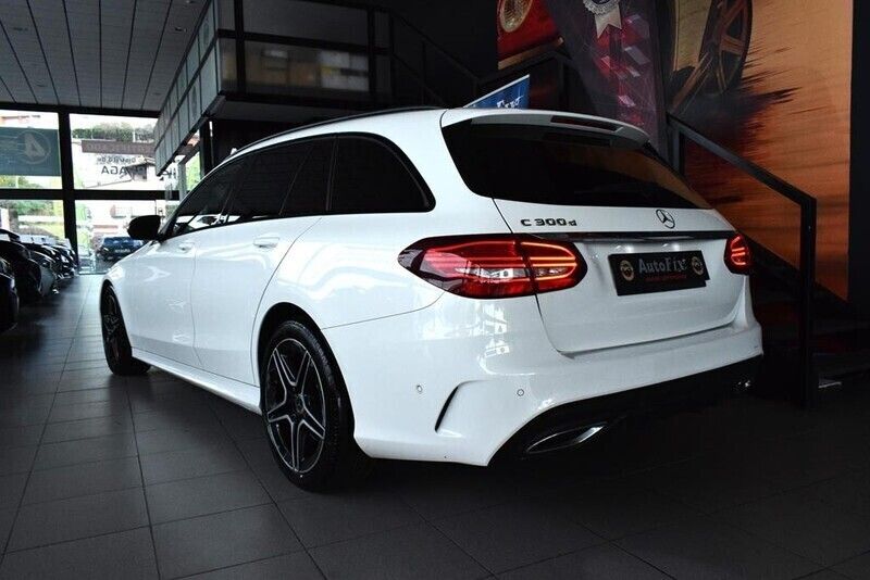 Usado Mercedes C300 AMG line 245 HP (180 kW) 2019 Branco Carrinha