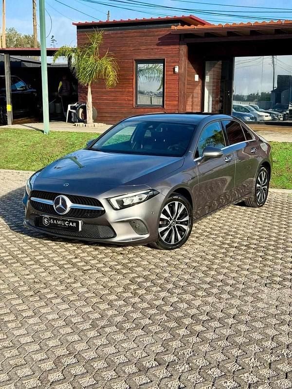 Cinzento Usado 2020 Mercedes A250 Sedan | € 23.990 (Preço justo) - Imagem 1/4