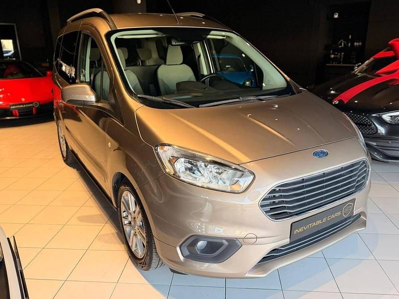 Usado Ford Tourneo Courier 100 HP (73 kW) 2018 Outra Monovolume