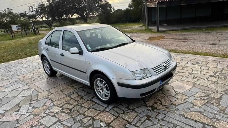 Cinzento Usado 1999 VW Bora Sedan | € 3.150 (Preço justo) - Imagem 1/4
