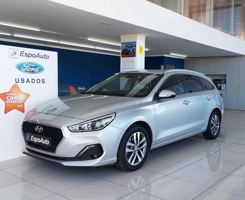 Cinza Usado 2019 Hyundai i30 Style Carrinha | € 15.500 (Bom preço) - Imagem 1/4