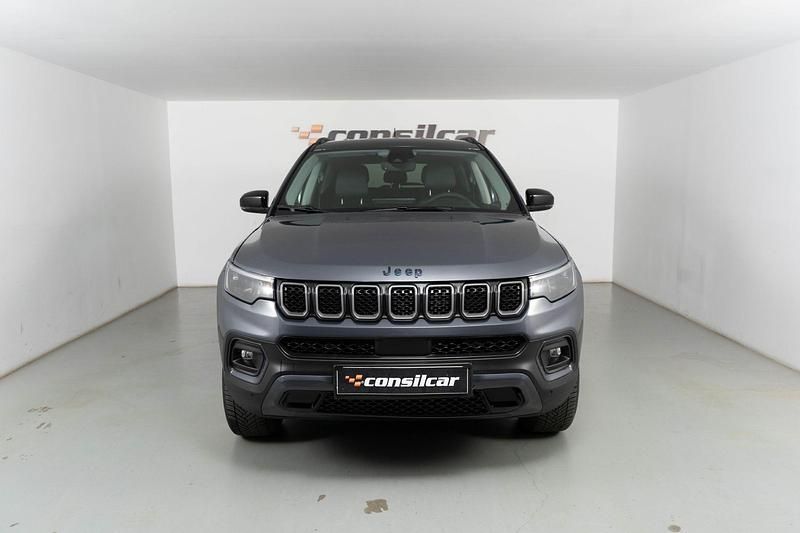 Cinza Usado 2023 Jeep Compass Trailhawk SUV | € 27.480 (Preço justo) - Imagem 1/4