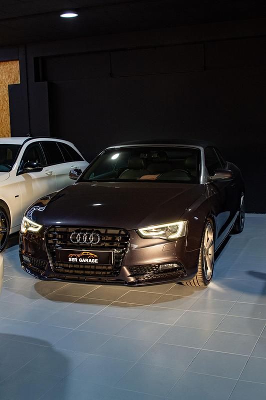 Cinza Usado 2012 Audi A5 Cabriolet Cabrios | € 19.900 - Imagem 1/4