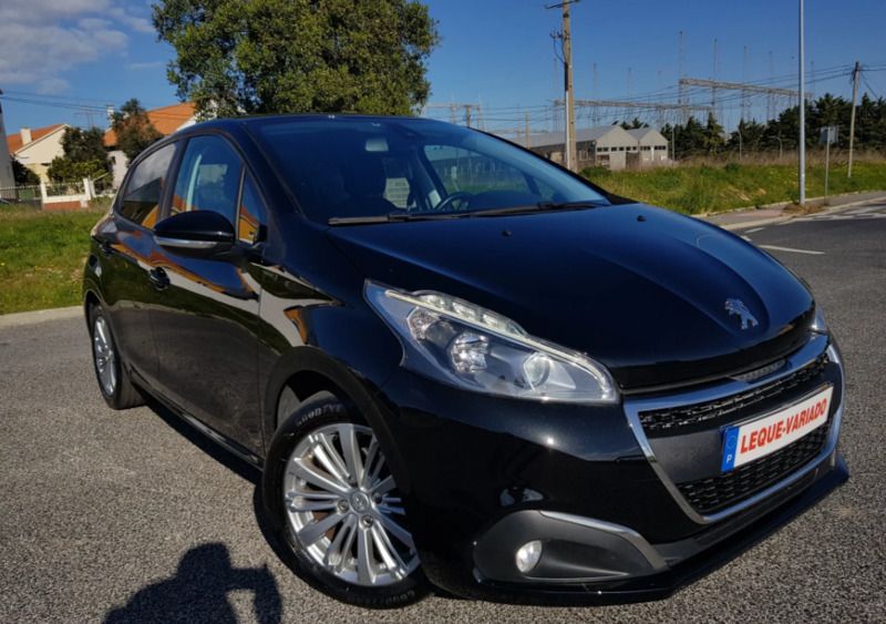Usado Peugeot 208 102 HP (75 kW) 2019 Preto Citadino