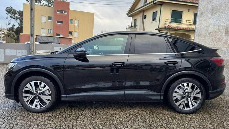 Usado Audi Q4 e-tron S-Line 150 kW (204 HP) 2022 Preto SUV