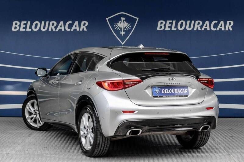 Usado Infiniti Q30 Premium 110 HP (80 kW) 2016 Cinzento Citadino