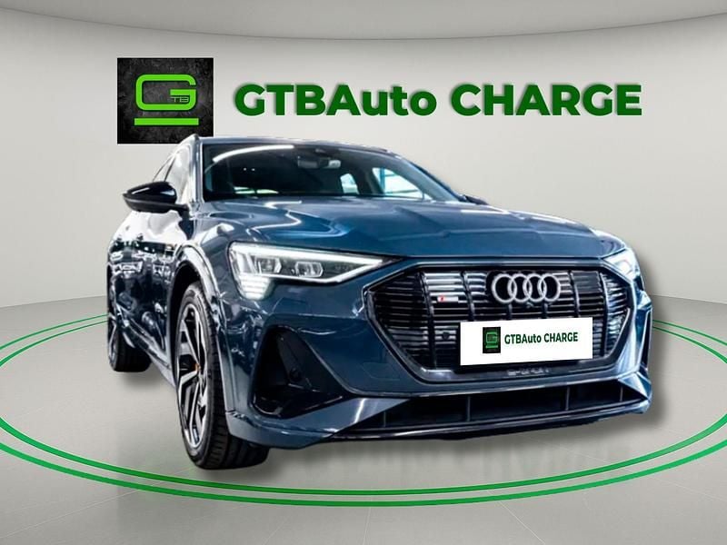 Azul Usado 2022 Audi e-tron S-Line SUV | € 48.999 (Caro) - Imagem 1/4