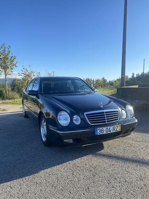 Usado 2001 Mercedes E220 Avantgarde Sedan | € 4.500 - Imagem 1/4