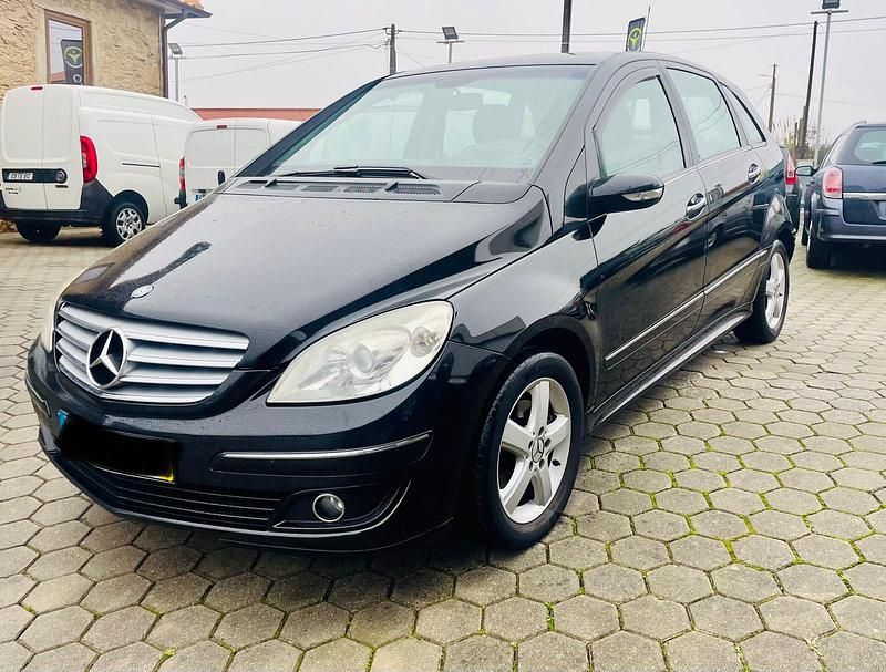 Preto Usado 2006 Mercedes B180 Monovolume | € 6.790 (Preço justo) - Imagem 1/4