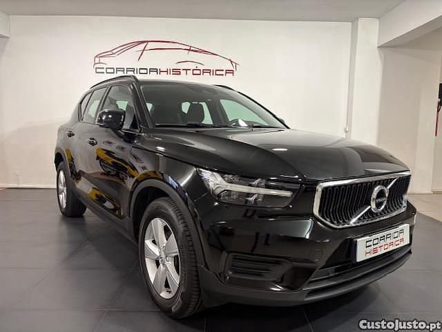 Preto Usado 2022 Volvo XC40 Momentum SUV | € 22.500 - Imagem 1/1
