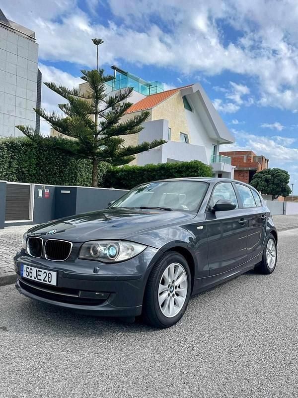 Cinzento Usado 2007 BMW 120 Citadino | € 7.500 (Preço justo) - Imagem 1/4