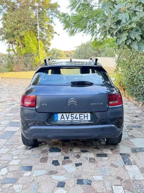 Usado Citroën C4 Feel 100 HP (73 kW) 2016 Preto SUV