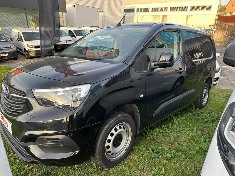 Usado Opel Combo 102 HP (75 kW) 2021 Preto Monovolume