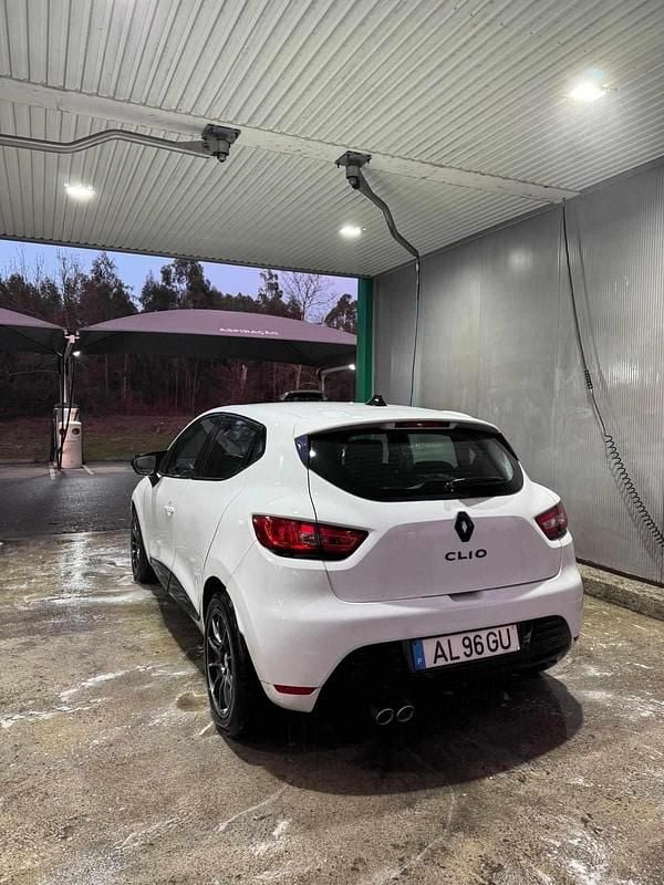 Branco Usado 2016 Renault Clio IV Citadino | € 9.500 (Preço justo) - Imagem 1/4