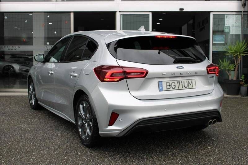 Usado Ford Focus ST-Line 125 HP (91 kW) 2024 Cinzento Citadino