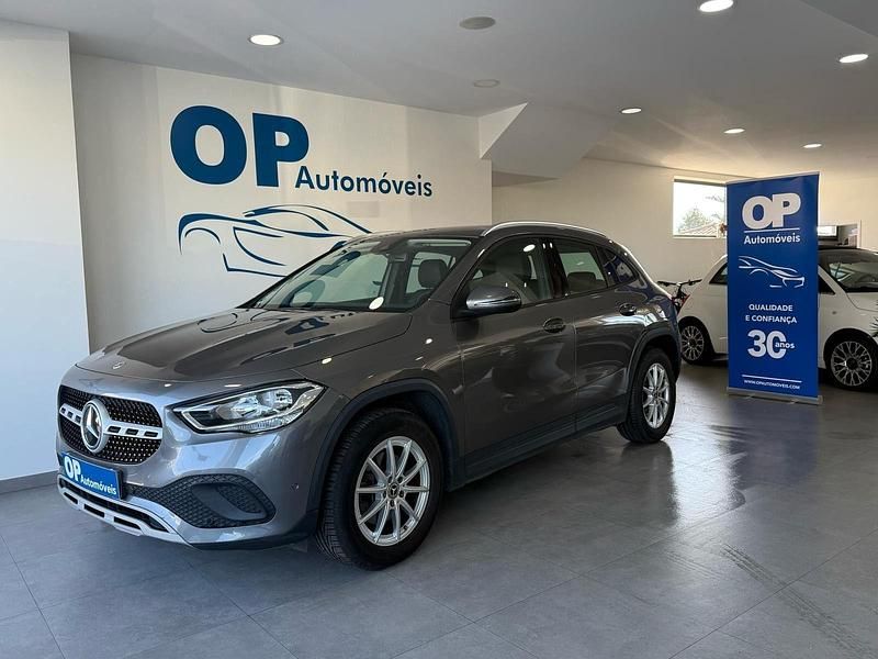 Cinza Usado 2021 Mercedes GLA180 Style SUV | € 36.950 - Imagem 1/4