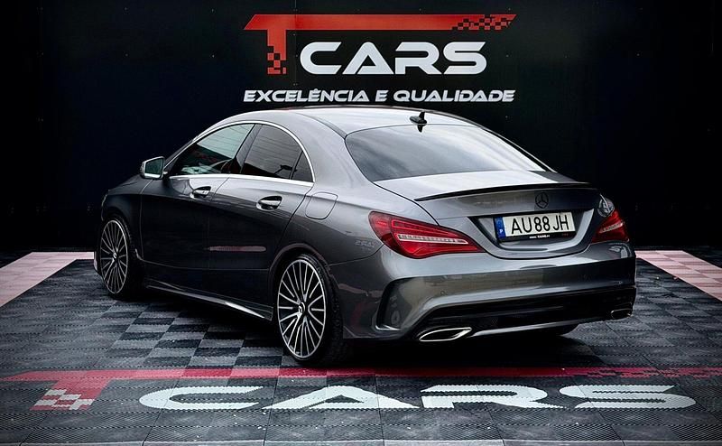 Usado Mercedes CLA180 AMG line 109 HP (80 kW) 2017 Cinza Sedan
