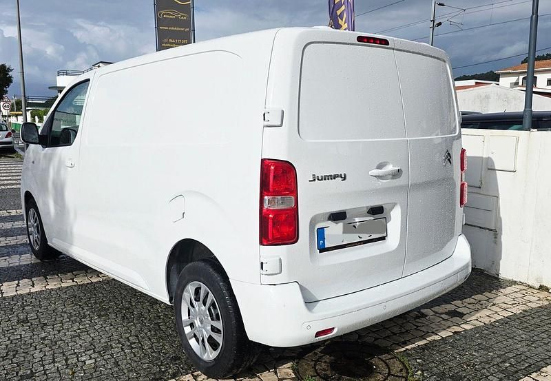 Usado Citroën Jumpy 122 HP (89 kW) 2017 Branco Monovolume