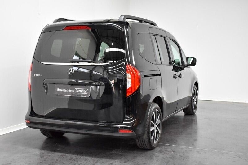 Usado Mercedes T180 116 HP (85 kW) 2022 Preto Monovolume