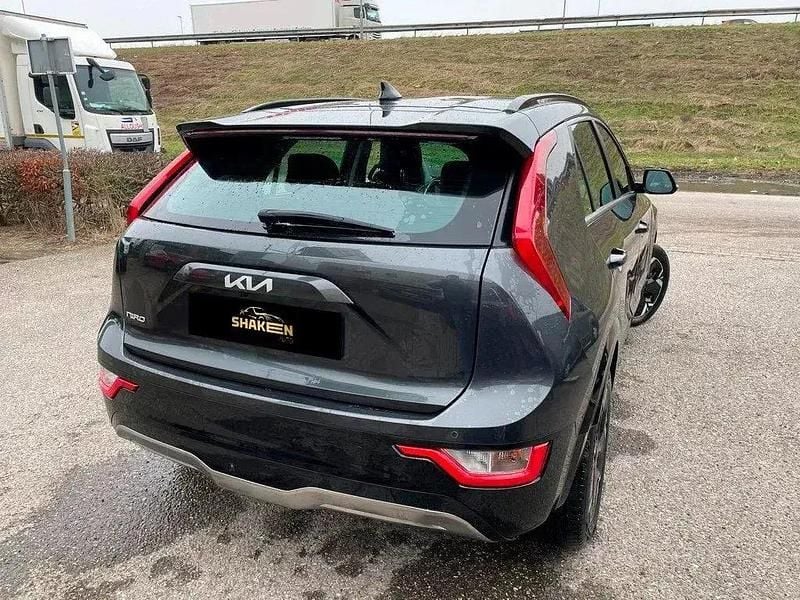 Usado Kia Niro Inspiration 150 kW (204 HP) 2023 Cinza antracite SUV