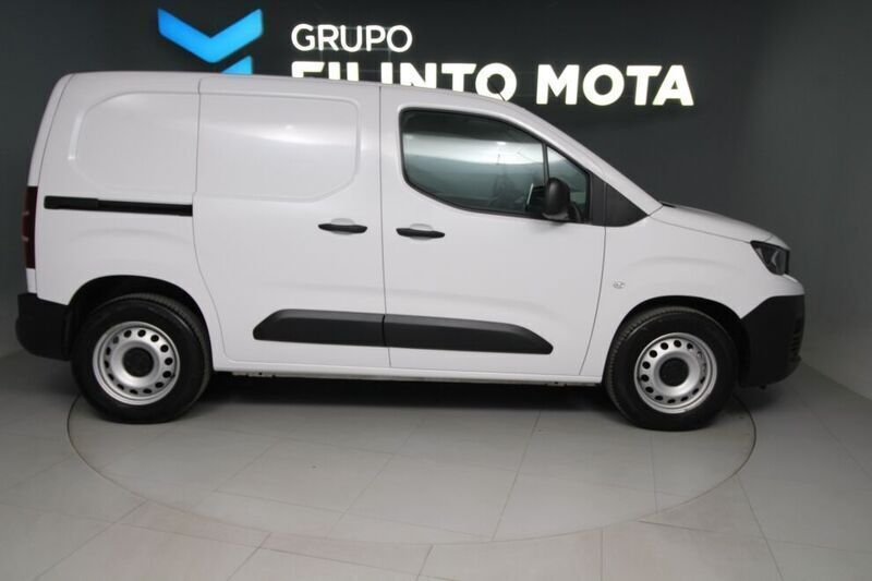 Branco Usado 2024 Peugeot E-Partner Monovolume | € 25.490 (Bom preço) - Imagem 1/4