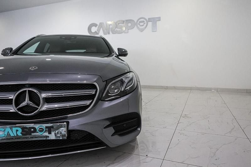 Cinza Usado 2020 Mercedes E300 AMG line Carrinha | € 37.980 - Imagem 1/4