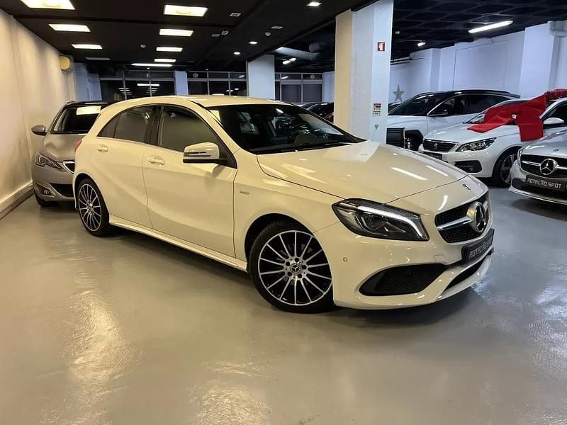 Usado Mercedes A180 AMG line 116 HP (85 kW) 2018 Branco