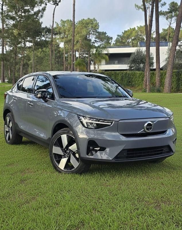 Cinza Usado 2023 Volvo C40 Ultimate SUV | € 35.990 (Preço justo) - Imagem 1/4