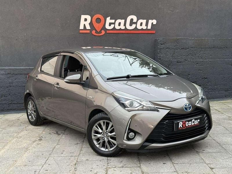 Usado Toyota Yaris Hybrid Comfort 100 HP (73 kW) 2017 Cinza