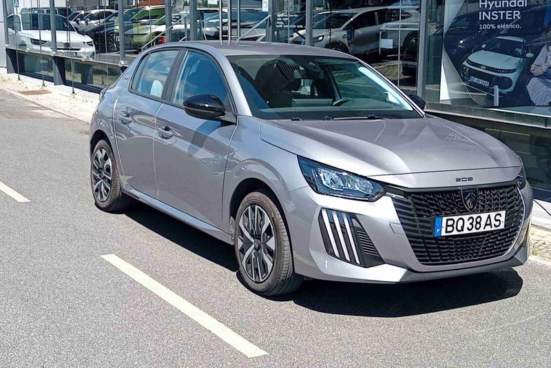 Cinzento Usado 2024 Peugeot e-208 Style Citadino | € 35.000 - Imagem 1/4