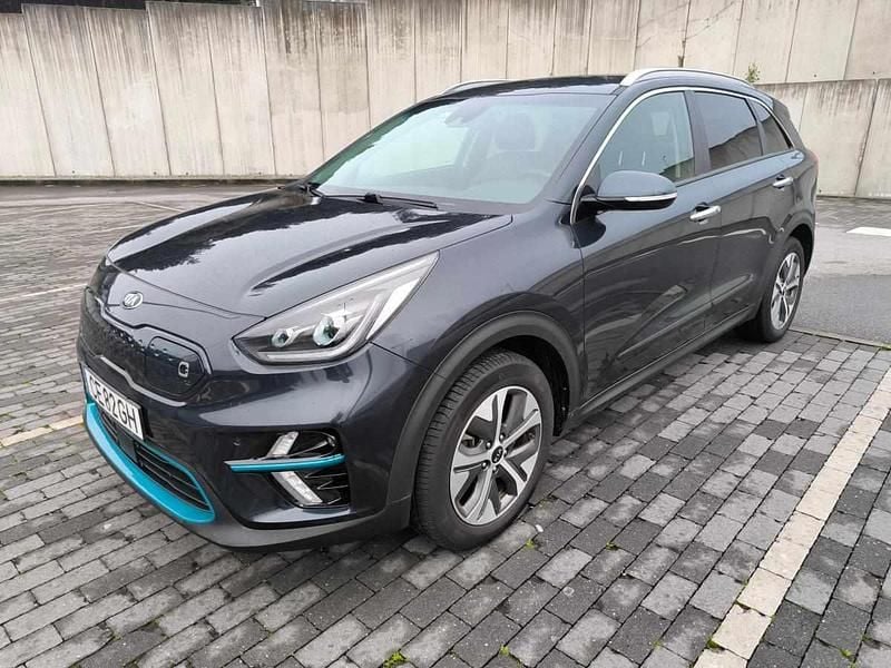 Usado Kia e-Niro 150 kW (204 HP) 2020 Azul SUV