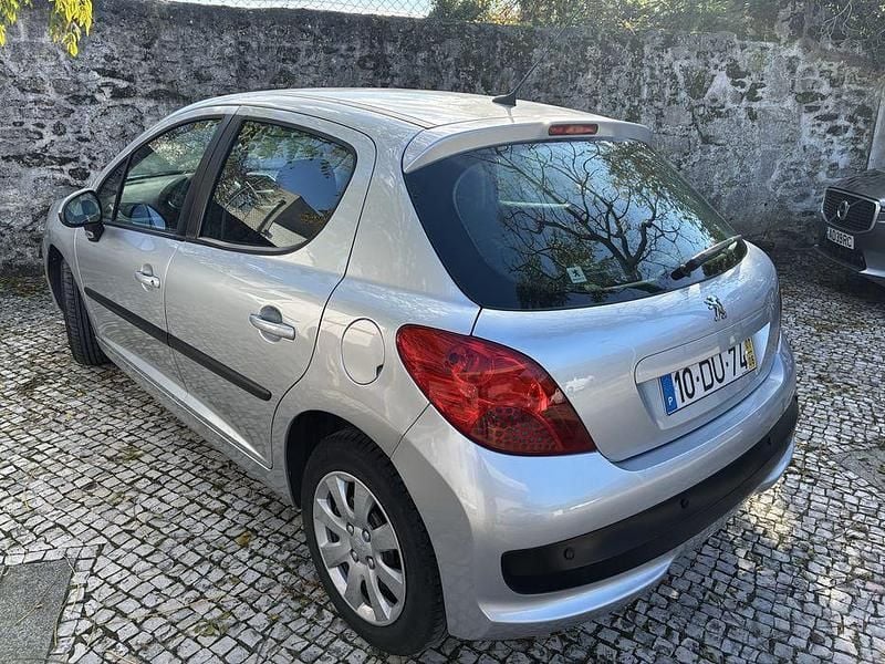 Usado 2007 Peugeot 207 Premium Sedan | € 4.750 (Preço justo) - Imagem 1/4