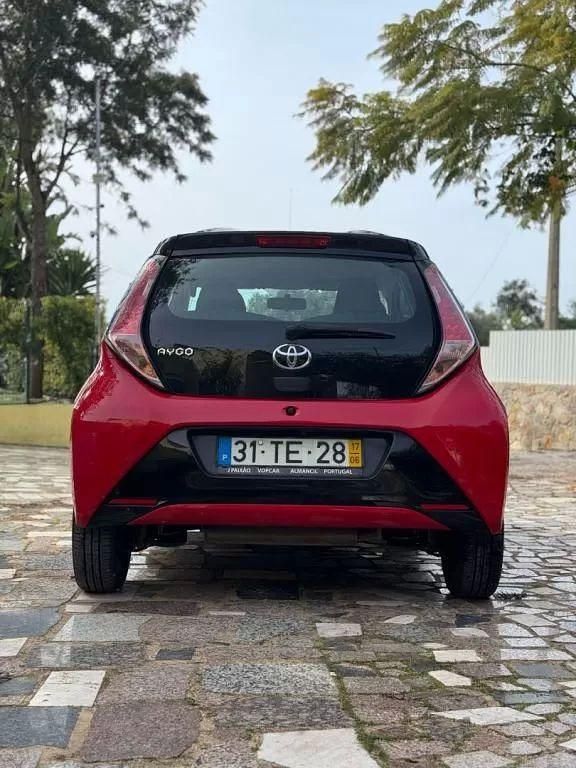 Usado Toyota Aygo X-play 69 HP (50 kW) 2017 Vermelho Citadino