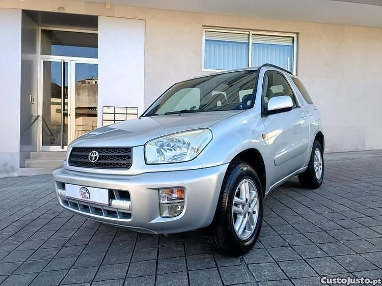 Cinza Usado 2002 Toyota RAV4 SUV | € 9.000 - Imagem 1/1