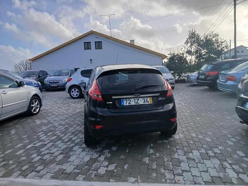 Usado Ford Fiesta 90 HP (66 kW) 2010 Preto Citadino