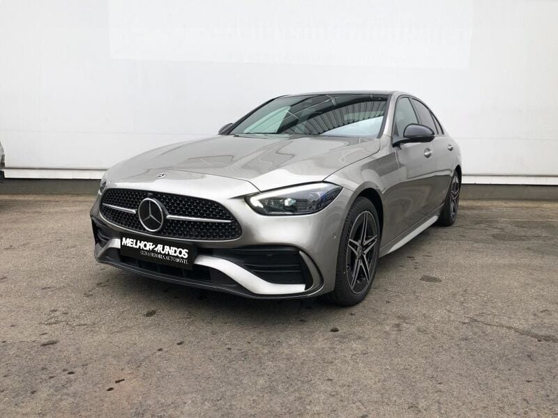 Cinza Usado 2023 Mercedes C400 AMG line Sedan | € 62.900 - Imagem 1/4