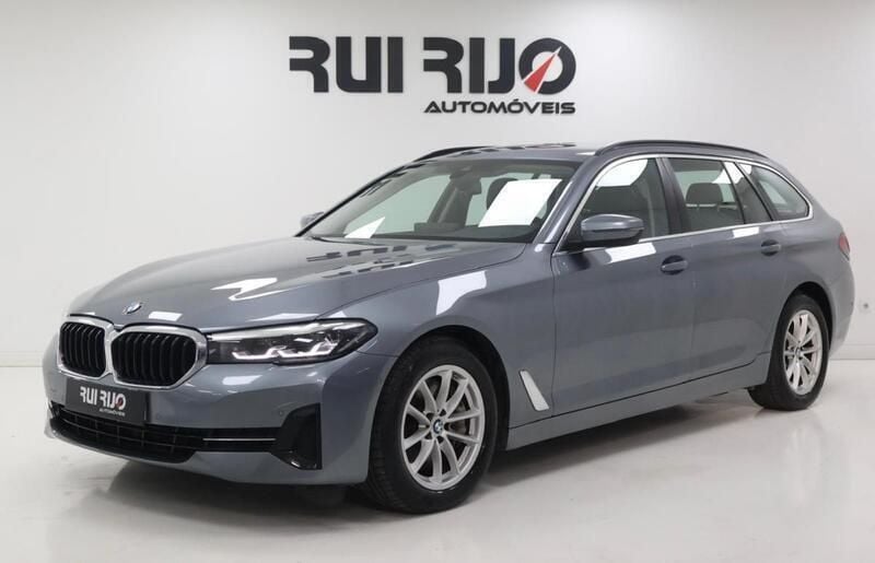 Cinza Usado 2022 BMW 530 Sedan | € 44.900 (Preço justo) - Imagem 1/4